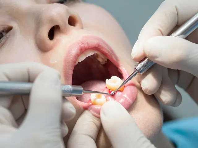 Jak dlouho vydrží umrtvený zub? Vše, co potřebujete vědět o životnosti po endodontické léčbě
