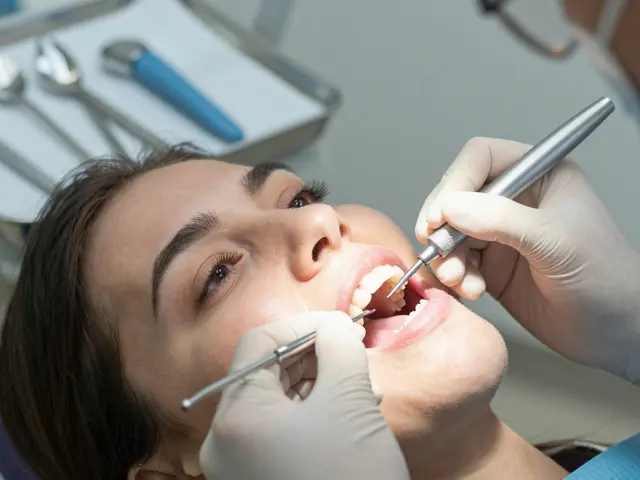 Kompozitní fazety cena: Co můžete očekávat za své peníze v roce 2026?