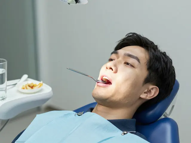 Jak dlouho nejíst po čištění zubů - co říkají zubaři