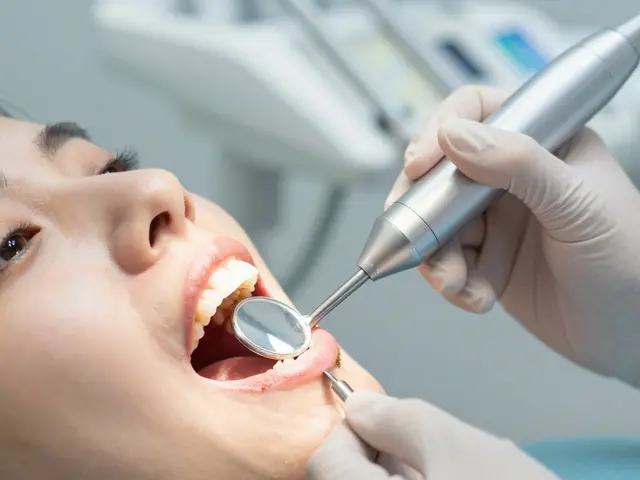 Jak odstranit zubní kámen a dosáhnout skutečně čistých zubů