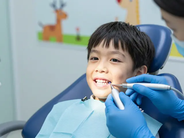 Jak se vypořádat se zubním kamenem u dětí - praktické rady pro rodiče