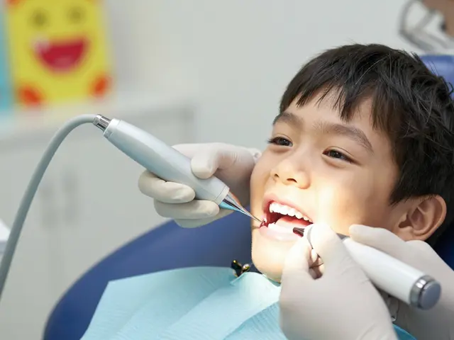 Zubní kámen u dětí: Jak ho odstranit bez bolesti a co dělat doma?