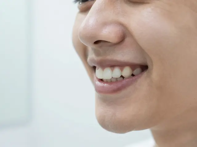 Jak se vyrovnat s mezerou mezi zuby: Možnosti léčby a praktické tipy