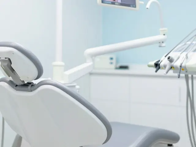 Kolik stojí korunka na zuby? Aktuální ceník a přehled materiálů 2026